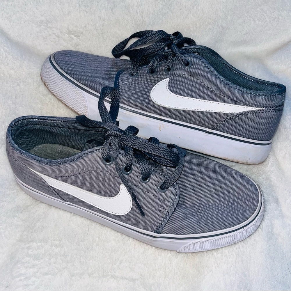 Nike Gray Sneakers sz Men’s 7